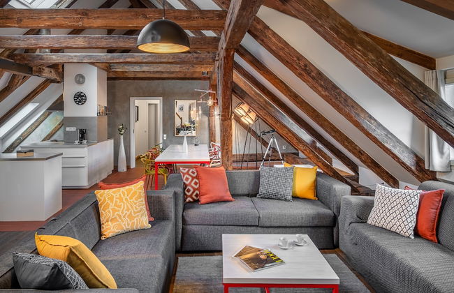 4 Arts Apartments by Adrez Living - Photo 28