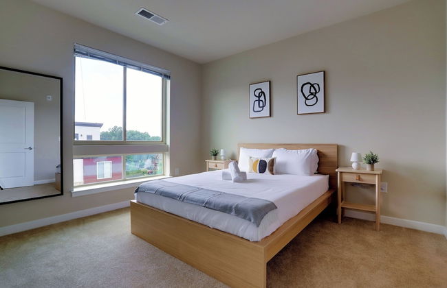 Stylish 2BR Condo in Alexandria - Photo 6