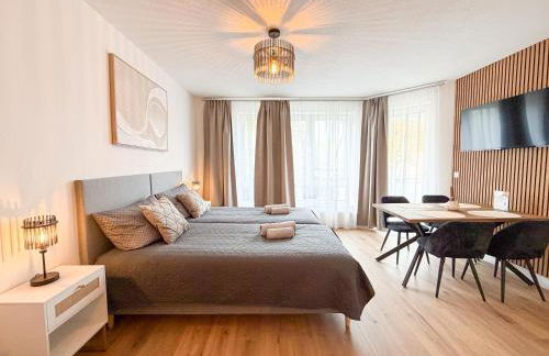 MOIN Apartments - Studio mit Balkon & Parkplatz, Wifi und TV - Foto 3