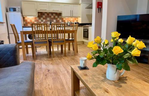 Acorn Lodge for Six with Hot Tub - Devon - Foto 1