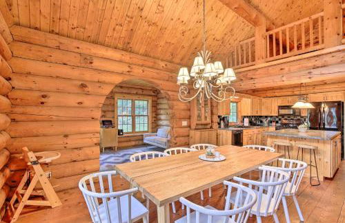 Splendid Family Cabin with Hot Tub and Grill! - Foto 8