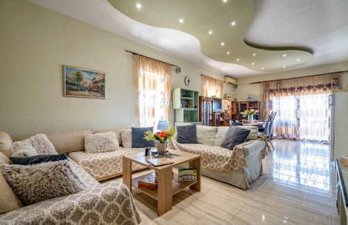 Eretria Panorama Seaview Retreat with Balcony - Photo 4