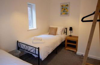 Augusta House - Andover - Photo 16