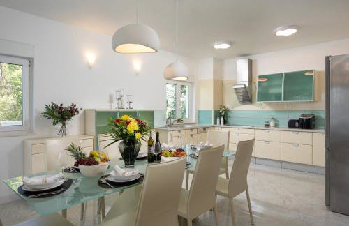 Luxury Villa Lovric with private heated pool, Jacuzzi, Sauna and private tavern - Foto 35