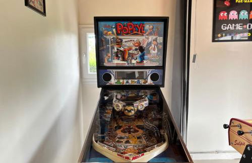 Le So Art, grande maison 4 chambres, terrain de pétanque, grand jardin clos, flipper, babyfoot, jeux Arcade, ping pong,1 km mer, proche golf, Port en Bessin, Bayeux et plages du débarquement, adaptée enfants - Foto 43