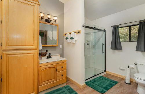 Bear’s Den Hideaway with Hot Tub - Foto 18