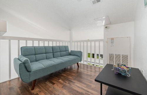 Family Home w/ Pool & Water Views, Near Disney - Foto 16