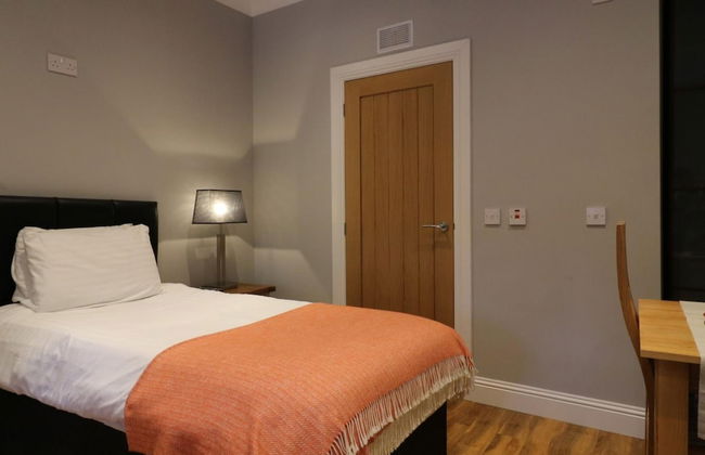 Linden Cottage Room 2 - Airdrie - Photo 4