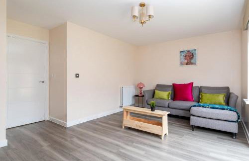 Spacious Milton Keynes Townhouse 2 Designated Parking Spaces Near Centre MK, MK Bowl, Universal Studios & Transport Links Ideal for Families & Contractors - Foto 23