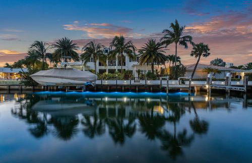 Seven Palms Waterfront- Private Dock, Heated Pool & Lanai -Walk to beach! by Maven Vacation Rentals - Foto 44