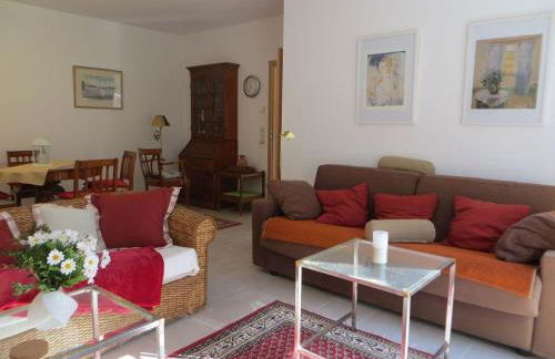 Weisses-Haus-am-Kurpark-Fewo-Gartenblick - Foto 5