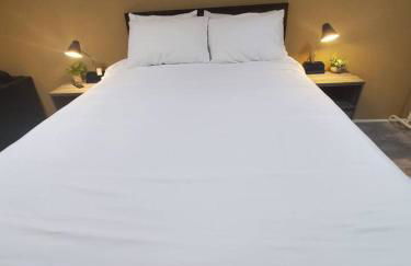 Spacious 5BR Midtown - Near Zoo and Liberty Bowl - Photo 11