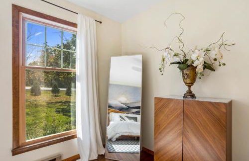 Catskills Delaware River Modern Colonial Getaway - Foto 14