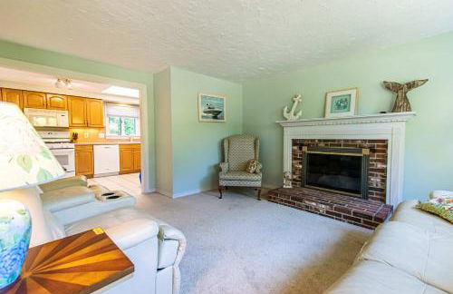 Spacious Home w Finished Game Room - Foto 8