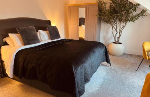 Lake View Family & Pet Friendly Home - Central Bowness - Photo 13