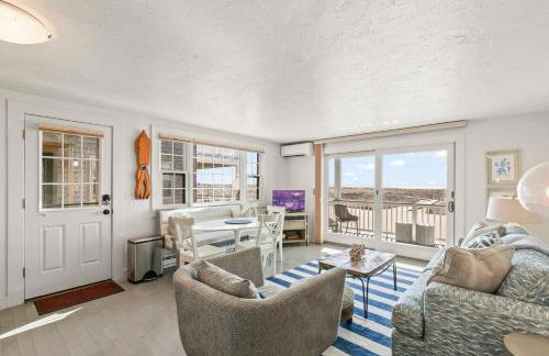 Stunning Bay Views | Beach Access - Deck - Parking - Photo 9