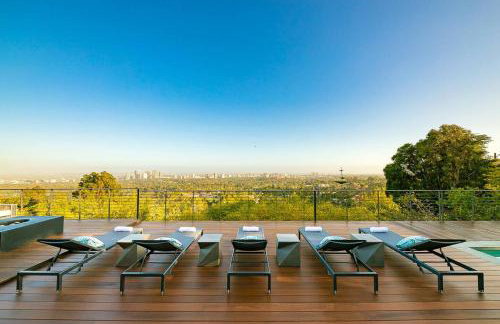 Stunning Modern Estate in BH with Pool, Spa, and Views - Foto 32