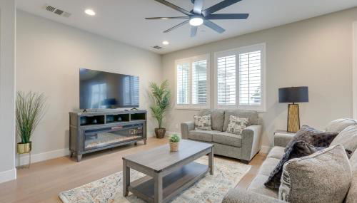 Luxe Roseville Home with Pool and Hot Tub! - Foto 2