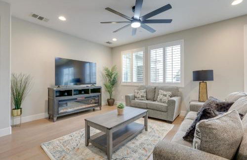 Luxe Roseville Home with Pool and Hot Tub! - Foto 2