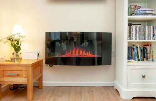 Sunnydaze-detached chalet with 2 bedrooms and 2 bathrooms and private parking outside door - Foto 16