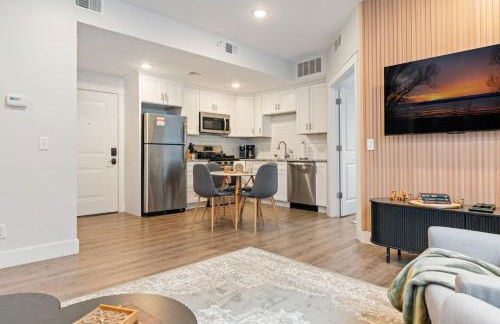 Stone Flora 2BR Condo Near Downtown and Bay - Photo 6