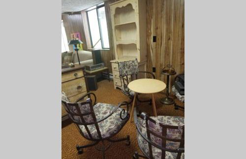 Regent Hilltop Cabin - Photo 15