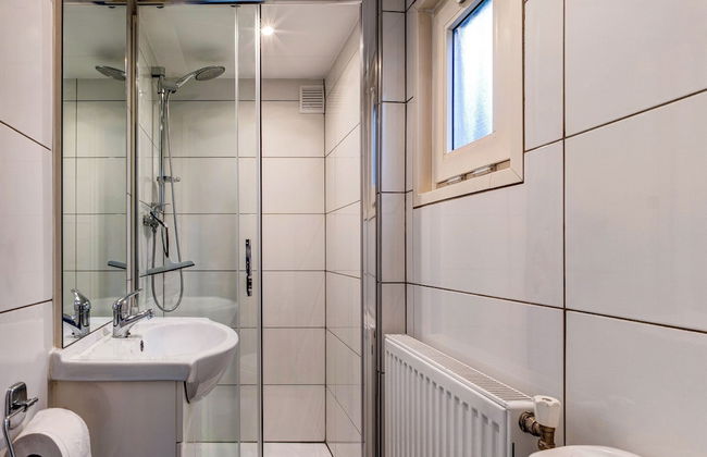 Beautiful Holiday Chalet in Emst With a Private Garden - Photo 15