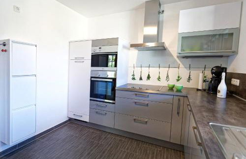 Exklusives Penthouse mit Dachterrasse, hochwertig ausgestatteter Küche mit Dampfgarer, inklusive 2 Stellplätze und Fahrradgarage - Foto 17