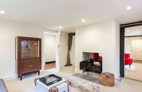 Dorney Windsor Legoland 5 Star Stay for upto 14 guests - Photo 31