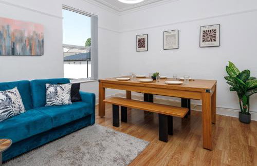 Flatzy - Sleeps 16 Near Football Ground & Ping Pong Table - Foto 40