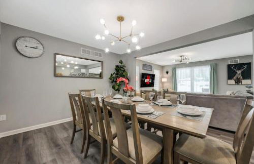 Modern 5BR, Kid-Friendly Home In Poconos with Pool Table - Foto 22