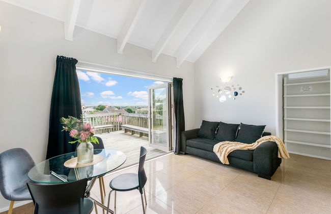 A Home away from Home - Netflix -Parking - Foto 48