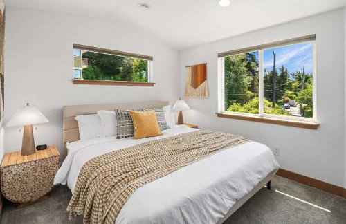 Luxury 6 BR Mansion w Water Views & Walk to Beach - Foto 27