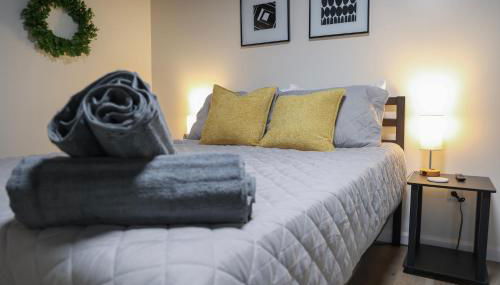 5-BR Serene Retreat Near CLE* Dogs welcome! - Photo 3