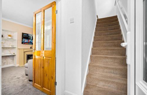 Stylish 3 Bedroom House - Garden - Pool Table - Parking 165M - Foto 28