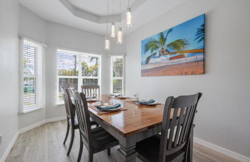 Heaven Found! Stunning River Views & Pool - Villa Island Sunset - Roelens Vacations - Foto 21