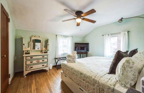 Grammys Garden w Parking - Photo 3