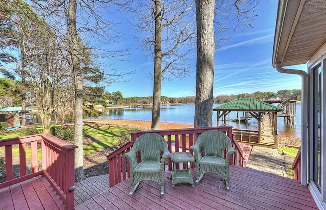 Bear Creek Lodge by Avantstay Lakefront + Dock - Photo 5