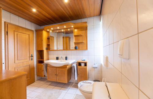 Großes Ferienhaus mit Garten für Familie & Gruppen bis 13 Personen - Foto 22