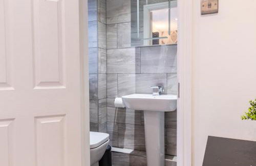 Charming Home in Bromsgrove - Perfect for Groups - Foto 62