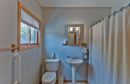 Custom Waterfront Lodge, 4 bed, 4 Bath, Sleeps 12! - Foto 19