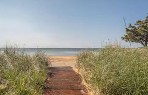 Chill Fire Island Beachfront Cottage with Amazing Bay and Sunset Views, Perfect Location in Fair Harbor - Foto 40