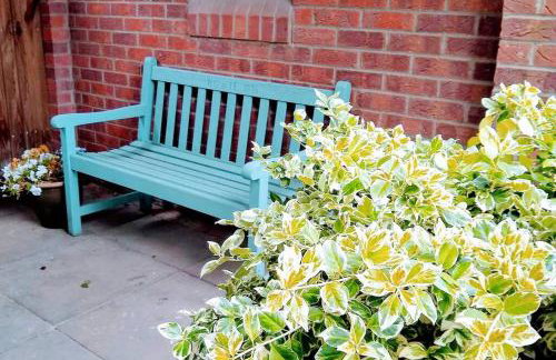 Walking distance to hospital and town with free off-road parking - Foto 16