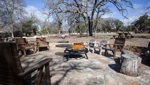 Cozy 2BR Cabin - King Bed Bunks Fire Pit & BBQ - Foto 2