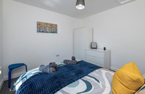 4BR New Build - Near Ferry Port - Great for Groups - Foto 39