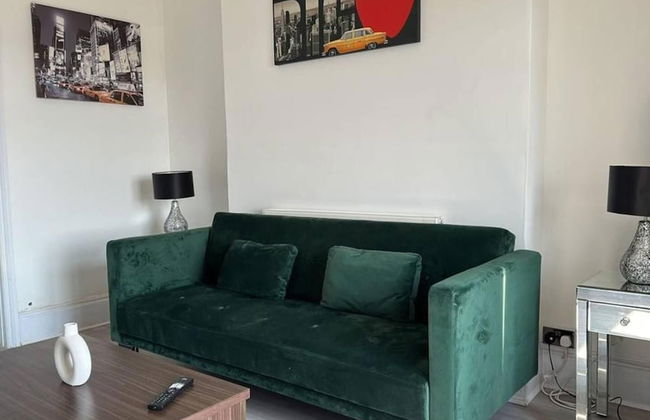 Captivating 2-bed Apartment in Newport - Foto 10