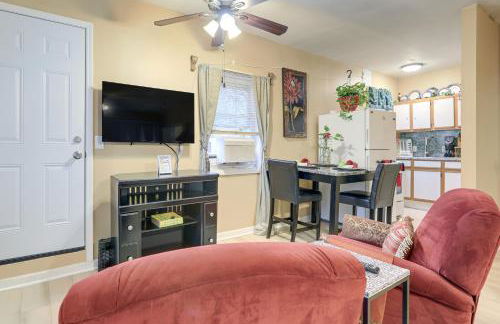 Charming Stone Mountain Studio Deck and No Steps - Foto 6