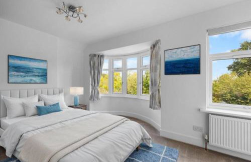 Luxurious Relaxing 6 Bed House for great comfort - Photo 4