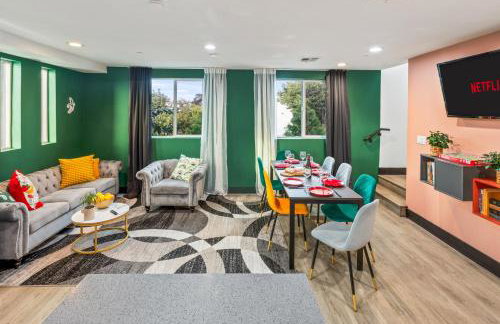 Spacious Luxury Villas in the heart of LA! Free parking and Jacuzzi - Photo 49