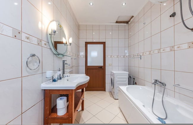 Authentic Lake View Apartment - Photo 22